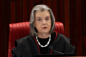 Ministra Cármen Lúcia é eleita para mais dois anos no TSE