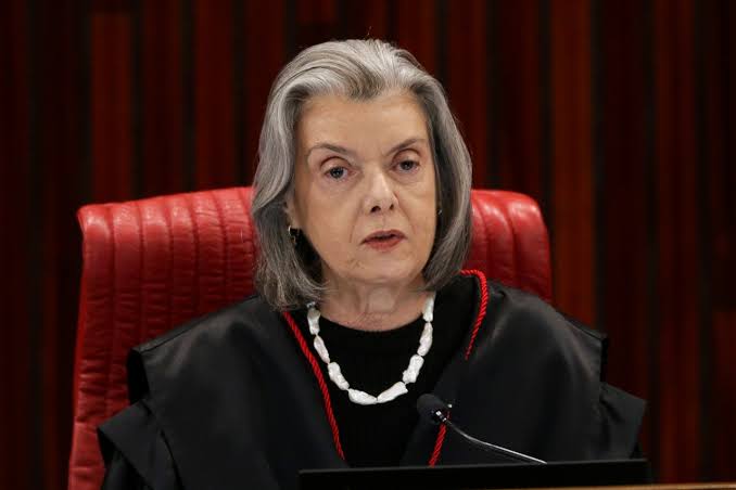 Ministra Cármen Lúcia é eleita para mais dois anos no TSE