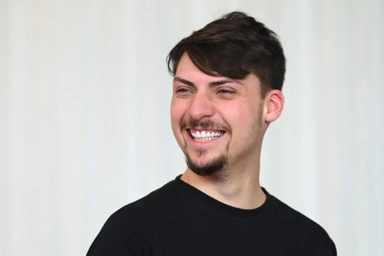 Justiça determina apreensão de bens de filho de Bolsonaro por dívida de R$ 360 mil