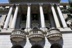 USP aciona MP após símbolos de apologia ao nazismo serem desenhados em áreas da Faculdade de Direito