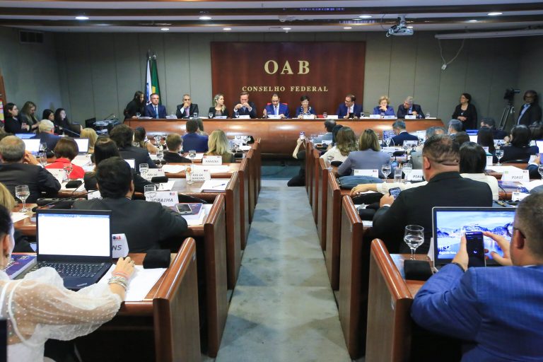 PROTOCOLO PIONEIRO: CFOAB aprova julgamento ético-disciplinar com perspectiva de gênero e raça para advocacia