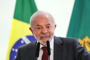 Cenário eleitoral permanece resiliente: Lula amplia vantagem enquanto aprovação de governo flutua na margem de erro