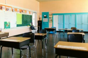 Desigualdade no Magistério Estadual: Uma Análise Abrangente da Remuneração e Carreira Docente