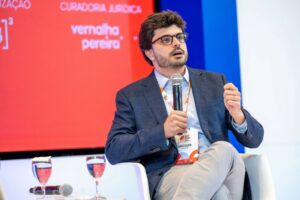 Marco da IA: Críticas sobre sanções e regulações ganham destaque no Legal Infra Summit