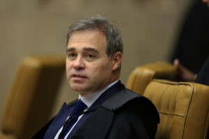 Ministro André Mendonça autoriza investigação sobre vazamentos no caso Lulinha