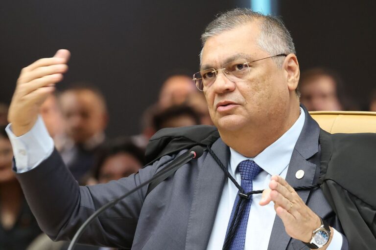 Dino defende adiamento de julgamento sobre emendas parlamentares