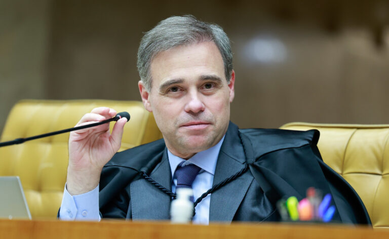 Mendonça questiona acesso a celular de Vorcaro no STF
