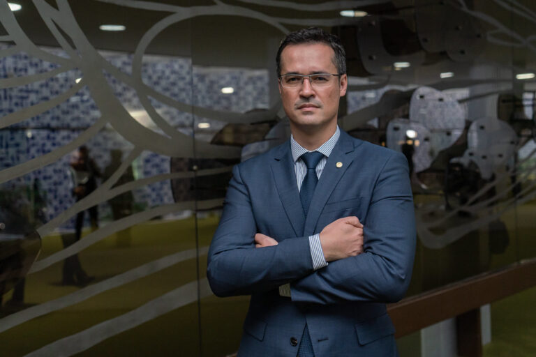 TSE analisa suspensão da campanha de Deltan Dallagnol ao Senado