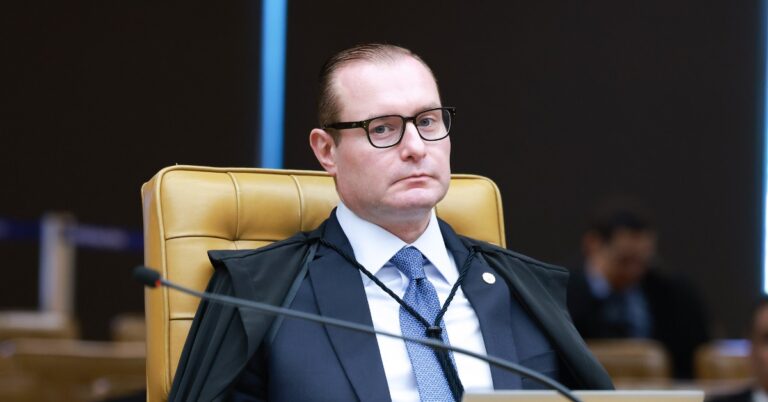 Zanin determina entrega de dados de celular de Vorcaro ao STF